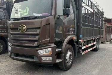 二手一汽解放 J6L中卡 尊享版 260马力 4X2 6.75米仓栅式载货车(国六) 单桥 大柴二手载货车 黄牌图片
