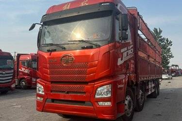 二手青岛解放 JH6重卡 领航版2.0 350马力 8X4 8.6米仓栅式载货车(435升级冲焊桥)(国五) 前四后八 锡柴二手载货车 黄牌图片