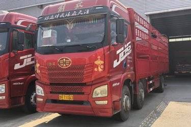 二手青岛解放 JH6重卡 290马力 6X2 9.5米仓栅式载货车(国六) 前四后四 锡柴二手载货车 黄牌图片