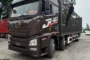 二手青岛解放 JH6 智享版 320马力 6X2 8.6米仓栅式载货车(国六) 前四后四 锡柴二手载货车 黄牌图片