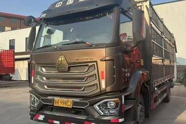 二手中国重汽 豪沃N5G中卡 270马力 4X2 6.75米仓栅式载货车(国六) 单桥 曼二手载货车 黄牌图片