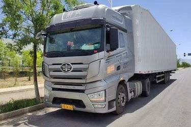 二手一汽解放 J7重卡 550马力 4X2 AMT自动挡牵引车(带液缓)(国五) 单桥 锡柴二手牵引车 黄牌图片