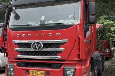 二手上汽红岩 杰狮C500重卡 560马力 6X4牵引车(国五) 双驱 上菲红二手牵引车 黄牌图片