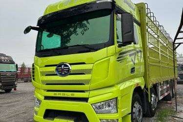 二手一汽解放 J7重卡 经典版 560马力 8X4 9.4米AMT自动档仓栅式载货车(液缓)(国六) 前四后八 锡柴二手载货车 黄牌图片