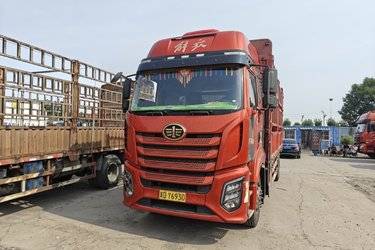 二手一汽解放 J6G 领航版 280马力 4X2 6.75米仓栅式载货车(国六) 单桥 锡柴二手载货车 黄牌图片