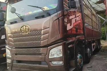 二手青岛解放 JH6重卡 420马力 8X4 9.5米仓栅式载货车(国五) 前四后八 锡柴二手载货车 黄牌