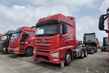 二手一汽解放 J7重卡 550马力 6X4牵引车(国五) 双驱 锡柴二手牵引车 黄牌图片