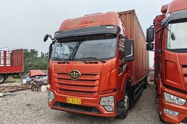 二手青岛解放 JK6中卡 260马力 4X2 9.75米AMT自动档厢式载货车(国六) 单桥 锡柴二手载货车 黄牌图片