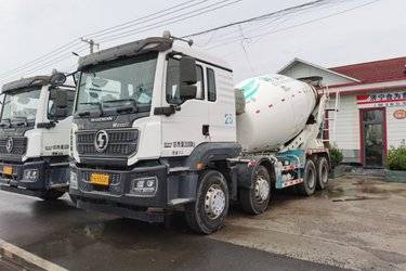 二手陕汽重卡 德龙M3000S 400力 8X4 7.89方混凝土搅拌车(国六) 前四后八 潍柴二手搅拌车图片