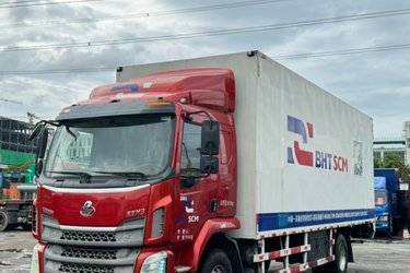 二手东风柳汽 乘龙M3中卡 200马力 4X2 7.8米厢式载货车(国五) 单桥 玉柴二手载货车 黄牌图片