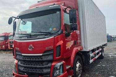 二手东风柳汽 乘龙M3中卡 180马力 4X2 7.65米厢式载货车(国五) 单桥 玉柴二手载货车 黄牌图片