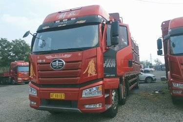 二手一汽解放 新J6P重卡 320马力 8X4 9.65米仓栅式载货车(国五) 前四后八 锡柴二手载货车 黄牌图片