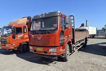 二手一汽解放 J6L中卡 220马力 4X2 6.75米栏板载货车(国五) 单桥 锡柴二手载货车 黄牌图片