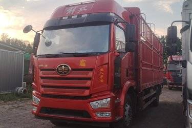 二手一汽解放 J6L中卡 尊享版 260马力 4X2 6.75米仓栅式载货车(国六) 单桥 锡柴二手载货车 黄牌图片