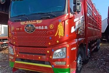 二手青岛解放 JH6重卡 460马力 8X4 9.5米AMT自动挡仓栅式载货车(国五) 前四后八 锡柴二手载货车 黄牌图片