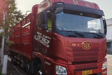 二手青岛解放 JH6重卡 350马力 8X4 9.4米仓栅式载货车(国五) 前四后八 锡柴二手载货车 黄牌图片