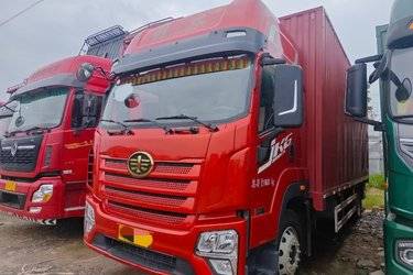 二手青岛解放 JK6中卡 260马力 4X2 6.8米厢式载货车(国六) 单桥 锡柴二手载货车 黄牌