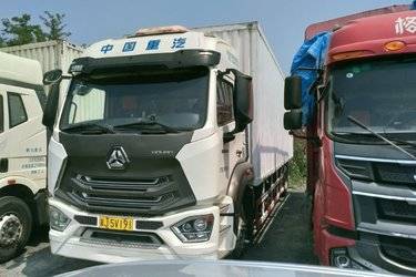 二手中国重汽 豪瀚N5G中卡 240马力 4X2 9.6米厢式载货车(国五) 单桥 曼二手载货车 黄牌