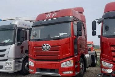 二手一汽解放 J6P 经典版 460马力 4X2 牵引车(液缓)(国六) 单桥 潍柴二手牵引车 黄牌图片