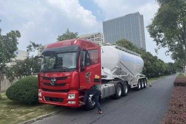 二手福田 欧曼GTL 6系重卡 重载型 490马力 6X4牵引车(国五) 双驱 福田康明斯二手牵引车 黄牌图片