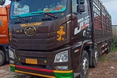 二手青岛解放 JH6重卡 领航版2.0 460马力 8X4 9.5米仓栅式载货车(457升级冲焊桥)(国五) 前四后八 锡柴二手载货车 黄牌图片