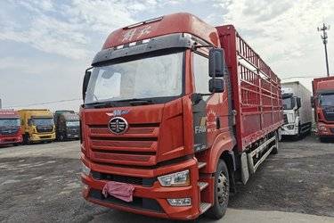 二手一汽解放 J6L 精英版 300马力 4X2 6.75米仓栅式载货车(国六) 单桥 锡柴二手载货车 黄牌图片