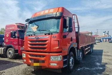 二手青岛解放 悍V重卡 290马力 8X2 9.5米栏板载货车(国五) 前四后六 潍柴二手载货车 黄牌图片
