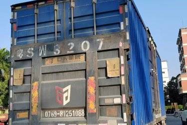 二手东风柳汽 乘龙M3中卡 180马力 4X2 7.65米厢式载货车(国五) 单桥 东风康明斯二手载货车 黄牌