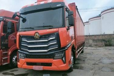 二手中国重汽 HOWO MAX 290马力 4X2 9.6米厢式载货车(国六) 单桥 曼二手载货车 黄牌图片
