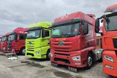 二手一汽解放 J7重卡 620马力 6X4 AMT自动挡牵引车(带液缓)(国六) 双驱 锡柴二手牵引车 黄牌图片