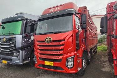 二手一汽解放 J6G 领航版 320马力 6X2 9.7米仓栅式载货车(平顶)(国六) 前四后四 锡柴二手载货车 黄牌图片