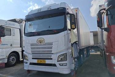 二手青岛解放 JH6 智享版 530马力 8X4 9.5米LNG厢式载货车(国六) 前四后八 锡柴二手载货车 黄牌图片