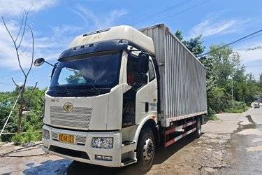 二手一汽解放 J6L中卡 质惠版 220马力 4X2 6.8米厢式载货车(国五) 单桥 锡柴二手载货车 黄牌图片