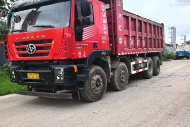 二手上汽红岩 新金刚M500 轻量化版 350马力 8X4 6.8米自卸车(国五) 前四后八 上菲红二手自卸车 黄牌