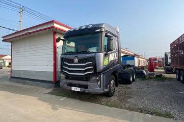 二手中国重汽 HOWO Max重卡 480马力 6X4牵引车(国六) 双驱 曼二手牵引车 黄牌图片
