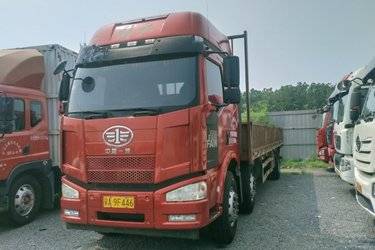 二手一汽解放 新J6P重卡 260马力 6X2 9.7米栏板载货车(国六) 前四后四 锡柴二手载货车 黄牌图片