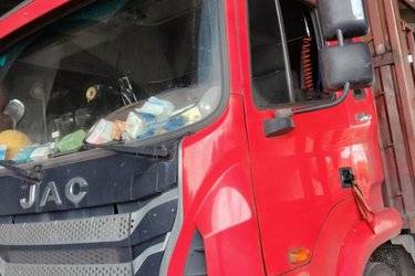 二手江淮 格尔发K5L中卡 190马力 4X2 6.77米仓栅式载货车(国五) 单桥 锡柴二手载货车 黄牌