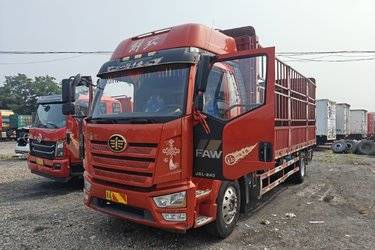 二手一汽解放 J6L中卡 精英版 240马力 4X2 6.75米仓栅式载货车(国五) 单桥 锡柴二手载货车 黄牌图片