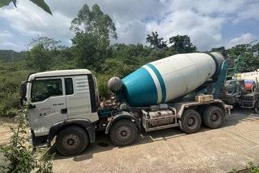 二手中国重汽 HOWO T5G 340马力 8X4 7.68方混凝土搅拌车(国五) 前四后八 潍柴二手搅拌车图片
