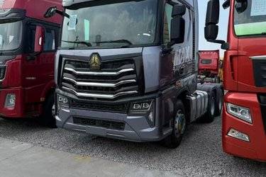二手中国重汽 HOWO Max重卡 基础款 540马力 6X4牵引车(国六) 双驱 曼二手牵引车 黄牌