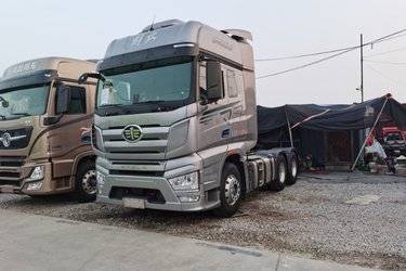 二手一汽解放 J7重卡 560马力 6X4 AMT自动档牵引车(国六)(一汽解放12档)(国六) 双驱 锡柴二手牵引车 黄牌