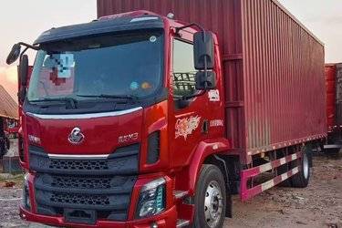 二手东风柳汽 新乘龙M3中卡 200马力 6X2 7.8米厢式载货车(国六) 前四后四 玉柴二手载货车 黄牌