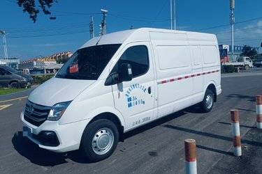 二手上汽大通 V80 2021款 经典城配王 2.0T 125马力 3座 6挡手动 长轴中顶封闭货车(国六)二手封闭货车前驱图片
