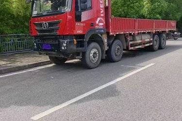 二手上汽红岩 杰狮重卡 430马力 8X4 9.55米栏板载货车(国五) 前四后八 上菲红二手载货车 黄牌图片