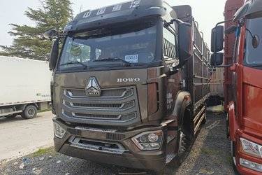 二手中国重汽 豪沃N5G中卡 250马力 4X2 6.75米仓栅式载货车(国六) 单桥 曼二手载货车 黄牌图片