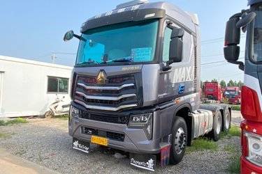 二手中国重汽 HOWO Max重卡 530马力 6X4 LNG牵引车(液缓)(国六) 双驱 曼二手牵引车 黄牌