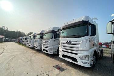二手一汽解放 J7重卡 560马力 6X4 牵引车(国六)(液缓)(国六) 双驱 潍柴二手牵引车 黄牌
