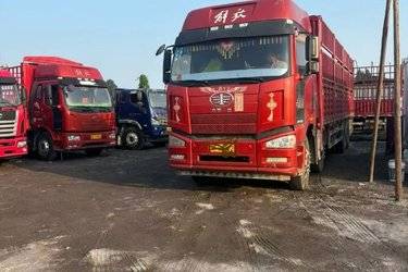 二手一汽解放 J6P重卡 质惠版 350马力 8X4 9.5米仓栅式载货车(国五) 前四后八 大柴二手载货车 黄牌图片