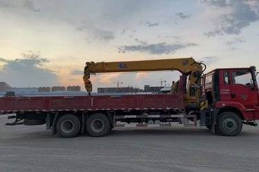 二手随车吊 中国重汽成都商用车 王牌W5D 160 5.1 6X2图片