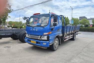 二手江淮 骏铃V7 154马力 5.175米单排栏板载货车(国五) 单桥 福田康明斯二手载货车 黄牌